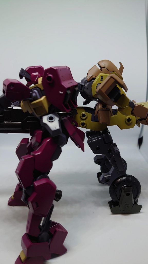 タイヤの部分を支えにして射撃時の反動を抑えます