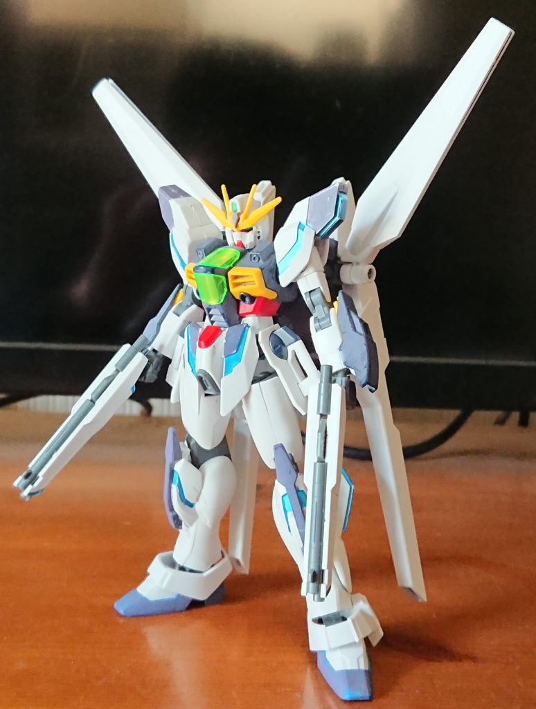 フロントビュー
使用ガンプラは先ほど言った二機の他、ビルドバーニングの腿パーツを使いました、これには理由があり、X魔王の脚をDXの腰と合わせる為に使った結果、元々の魔王の脚パーツと合わさりかなりマッシブな下半身になりましたww