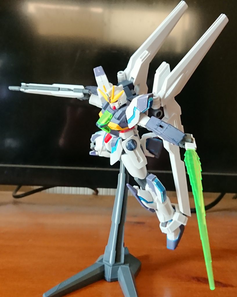 武装に関しては当初からシールドバスターライフル二挺持ちを考え、あとはDX、GX両方の武装が使える設定に。サテライトシステムもエクステンドサテライトシステムに進化させ、各種リフレクトスラスター、放熱板が展開される感じです