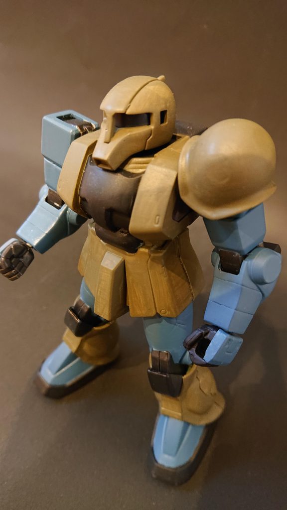 やっつけ仕事で完成させたのでモノアイも無いです。