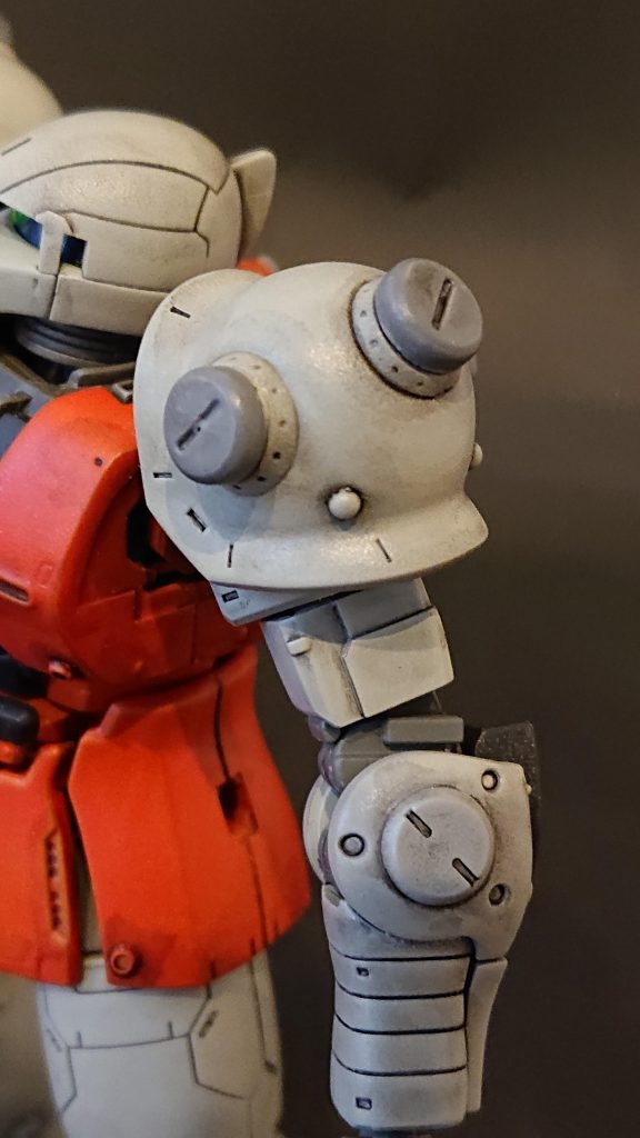 スパイクアーマーは先端をカットしてモールドパーツを張り付けました。