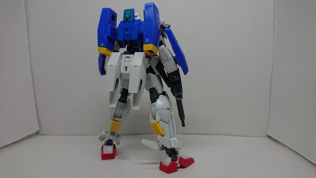 Mark-2(フォルスレイ)はバックパックに大型スラスターを積んでいたが、各所にかかる負荷問題とされていた。その問題を解決するべく、機体各所にスラスターを配置したことで機動力を落とすこと無くこの問題を解決した。