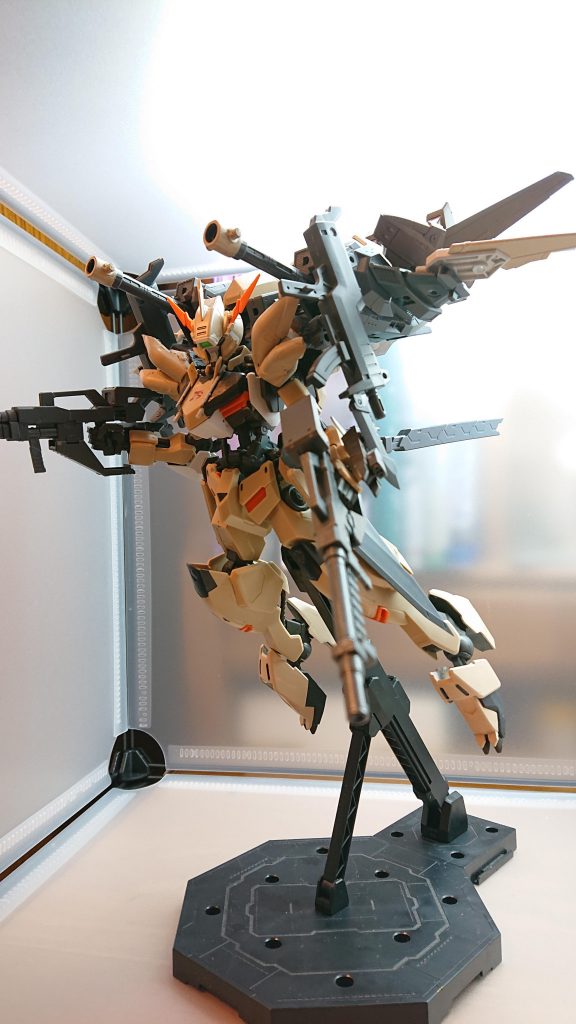 ロングライフル
シトリーが使用する主要武器で長距離と中距離での戦闘で使用されるバイザースコープを使用して敵の急所を確実に狙うことができる

サブマシンガン
シトリーの肩に装備された近距離武器
マンロディやグシオンが使ってる武器を改良したことで物理攻撃での使用を可能とした