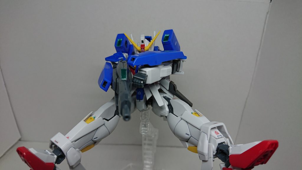 高収縮ビームライフル
Mark-2の大型ライフルを威力を落とすこと無く小型化に成功した武装。トリガーを引き絞ることでビームを圧縮して発射することができる。