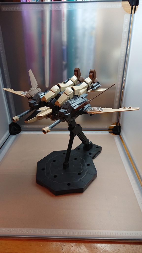 支援戦闘機グリフィン
シトリーのバックパックが分離した後方支援機
内部に小型エイハブリアクターを搭載しているため通常のモビルスーツや小型艦を上回るスピードで飛行することができる
また遠隔操作で独立稼働を行うことが可能
シトリーと分離することで仲間のサポートも行うことができる