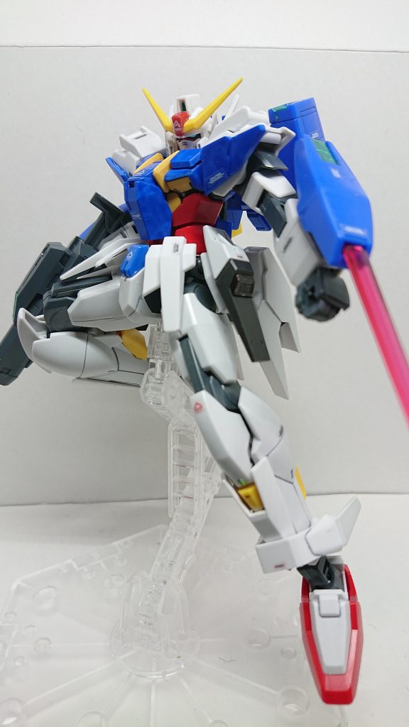 機体各所にセンサーを配置することで索敵範囲も拡大に成功し文字通り作戦を問わない汎用機として完成した。しかし、Mark-2でも問題だった高機動故の操縦の難しさは多少は改善されているものの扱いづらさは残っており、操縦者は選ぶ機体となっている為、組織ではよりコストと操縦性を改善した量産型が計画されている...