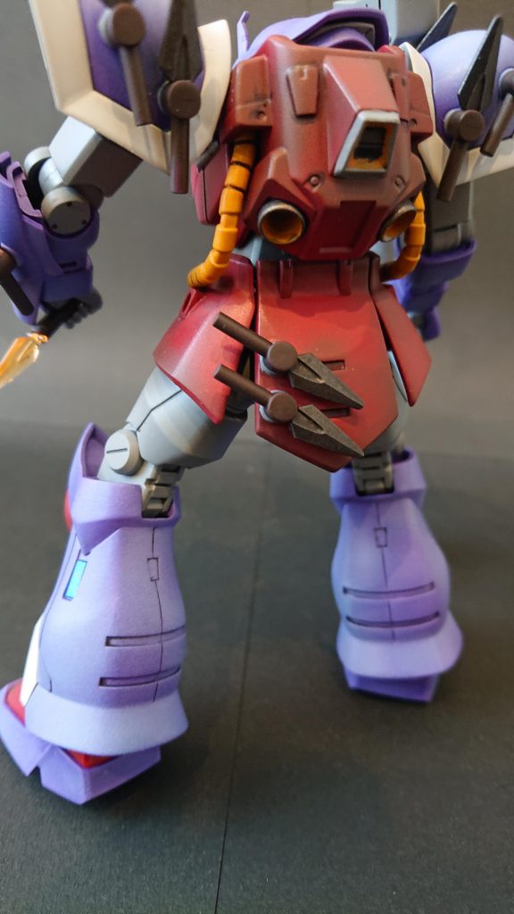 ボディカラーが派手な感じになったので、ヒートダートは黒鉄色にしました。