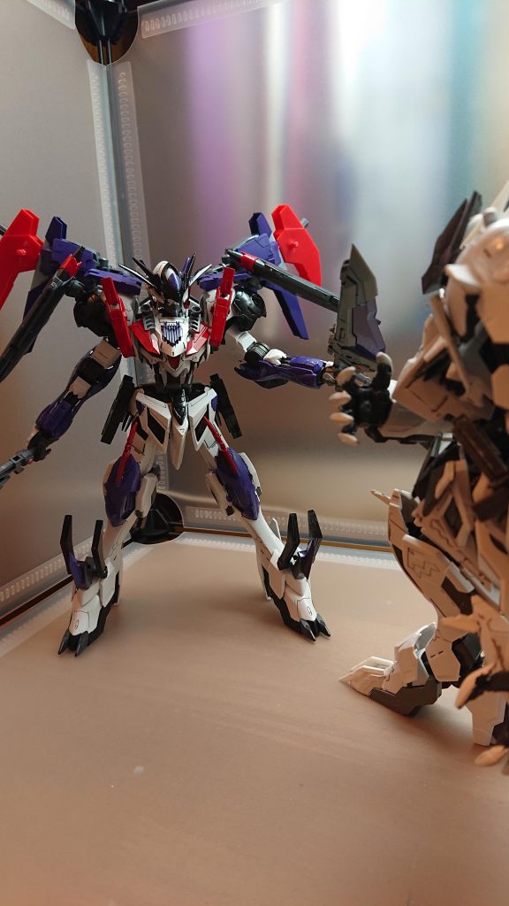 エデンの圧倒的力を前に苦戦するヴォルフしかし彼の前に謎の武器が出現した