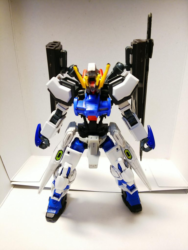 まず全体を
基本はアスタロトオリジンの成型色に合わせて様々な機体のパーツを使いました