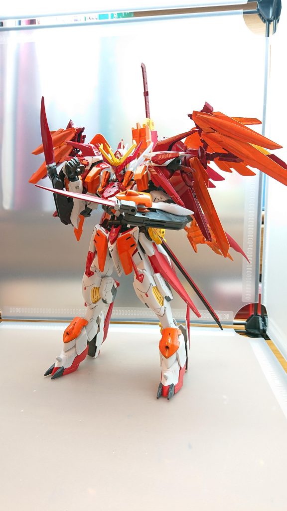 双剣灯火
両腕に装備されている2本の双剣
炎を纏わせ敵機体に攻撃を仕掛ける