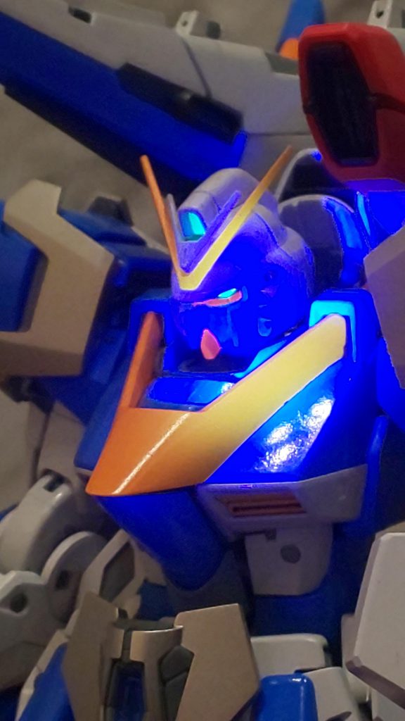 赤も以前作ったのを転用してます。確かベースにはハーマンレッドを使ったはずです。頭のグリーンにはガイアさんの蓄光グリーンを使いました。