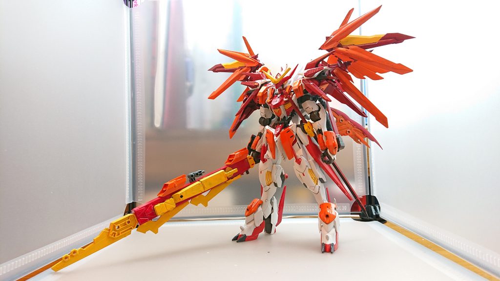 極炎翼形態
バルバトスカルラ極の力を最大限引き出すことができる形態
翼からは小さな粒子を放ち
粒子のついた機体は全体を炎に包み込まれ焼き尽くされる

巨大剣 煌炎
背中にマウントされている巨大剣
炎を纏わせることでモビルアーマーや
戦艦を切り裂くことが可能