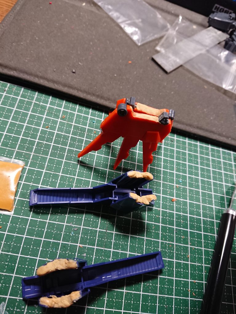 穴埋めたり、シール剥がしたり、