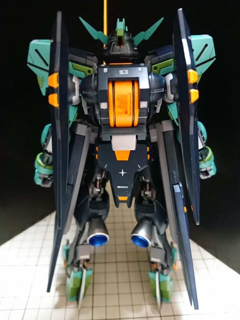 背中の赤いデカールはハイキューパーツのコーションデカールです。
めっちゃかっこいい!買って良かったです