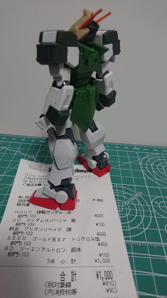 今回も1000円ぴったしで。
武装は別のものでも良かった気がします。全体的にゴツいのでもっとゴツい武器の方が良かったかもしれません。
色を合わせれば良くなるかも。