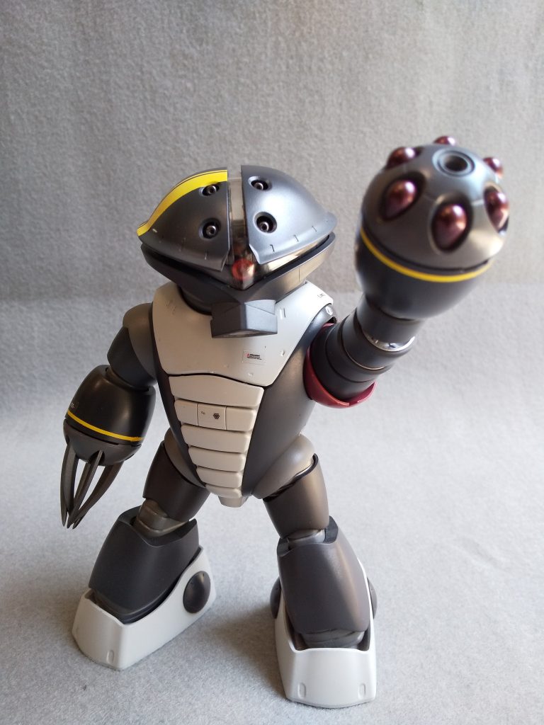 左肩だけ小豆色。