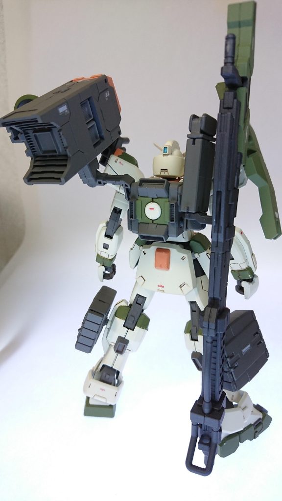 白い部分はタミヤ缶スプレーのレーシングホワイトで。他の塗装はいつものシタデル筆塗り。艶消し仕上げです(´ω`)