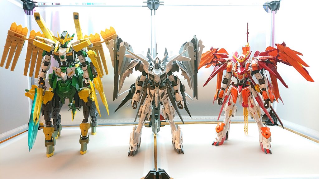 月牙隊初期メンバー3機の最終形態
ラグナヴォルフは終焉
カルラ極は太陽の炎
ロビンフッドは宇宙の十二星座の力を
駆使し、あらゆる敵に立ち向かう!
勿論
残り4機のパワーアップもあるので楽しみに待っててください