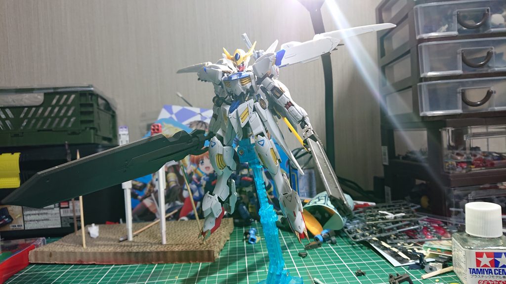 武装はヘルムヴィーゲの大剣、デモリッションナイフ、腰のバエルの双剣、背部のソードメイス改。