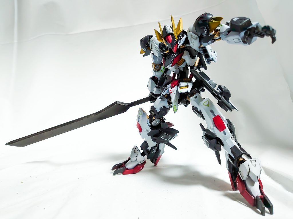 ⑤大太刀メイス
ソードメイスと同じ用途の大太刀型のメイス
ソードメイスよりも斬撃寄りの攻撃に向く

太刀もソードメイスも好きだけど武装増やしすぎるのもいかがなものかと思い合体させました
プラ板積層で簡易スクラッチしてます