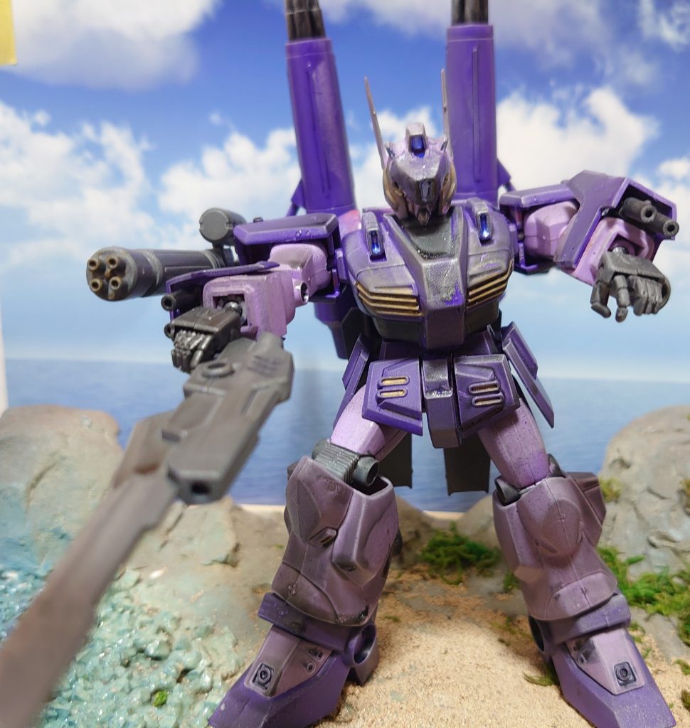 肩口のバルカン砲撃をしながら、ソードを突き出し、近接戦闘へ持ち込む。