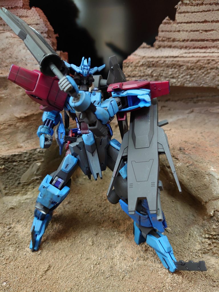 肩口からサーベルを引き出す。