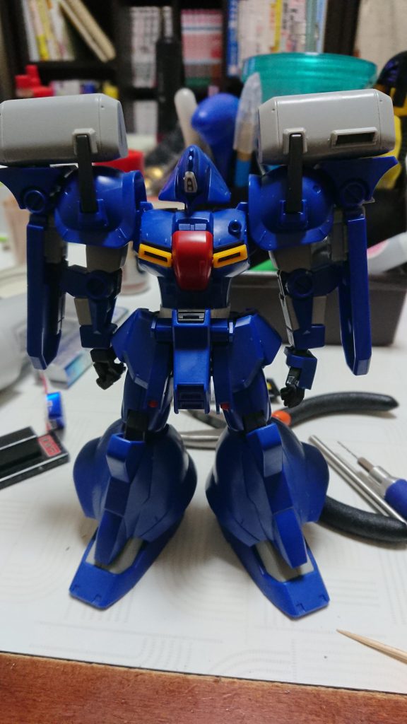 わかりづらいけど怒り肩にして、上に上げています