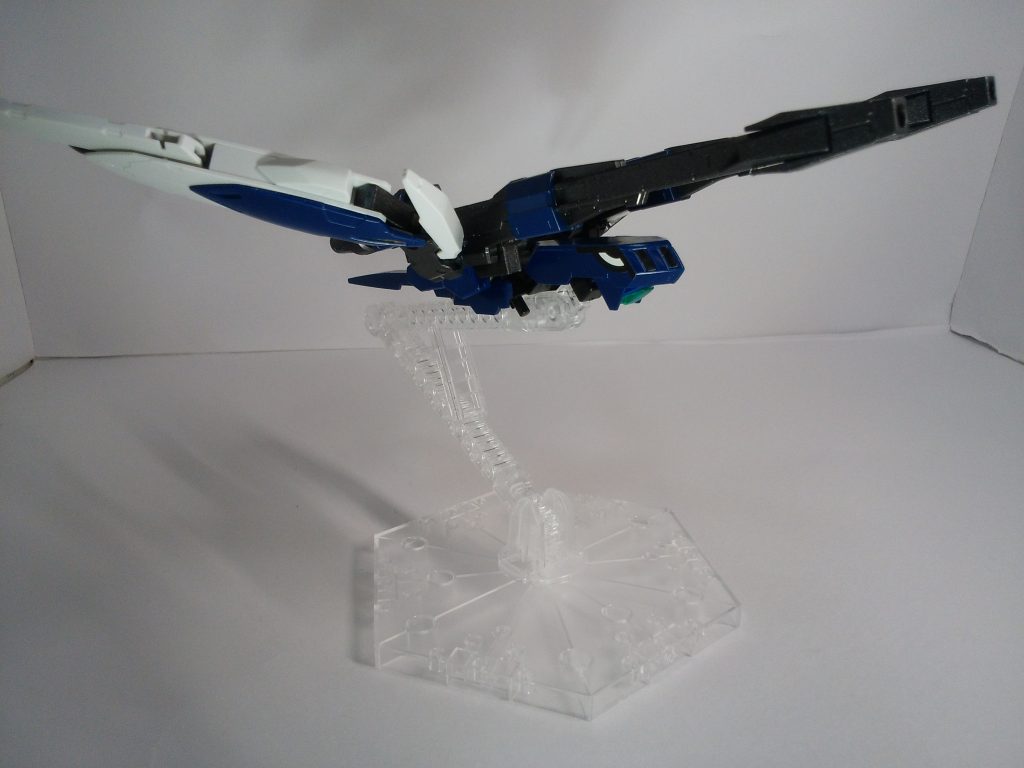 これが支援機の蒼龍号です。フラウロスのレールガンとバエルの羽を悪魔合体させたものになります｡パッと見目があるので自立型かと思いきや､ちゃんとコックピットが顎の下に付いているので操縦も可能です｡
単騎でも戦闘可能ですが､武装がレールガンしかないのであくまでレクスとのドッキングメインです｡(支援機とは)