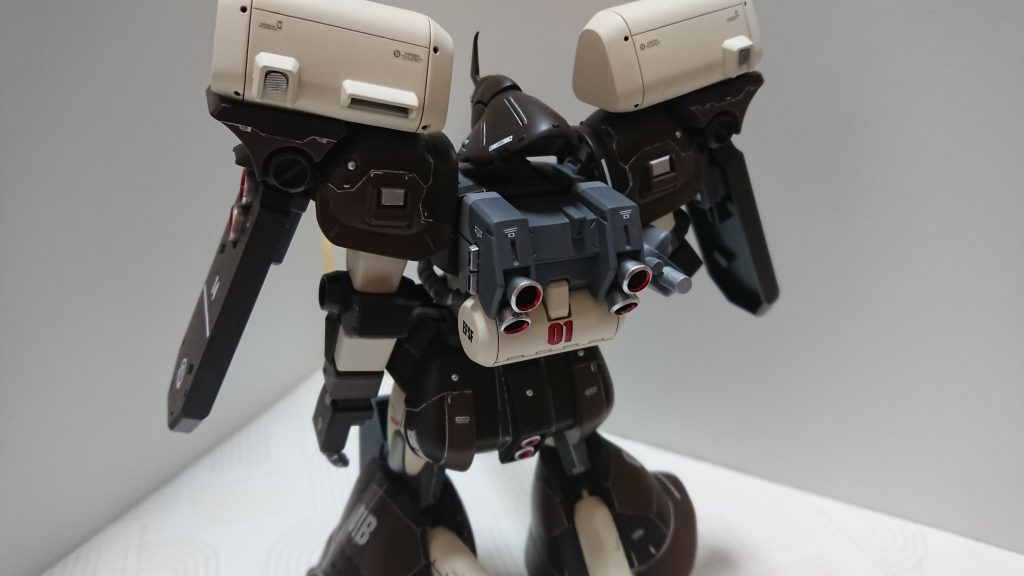 背中のデカールやバーニアにも気にかけました