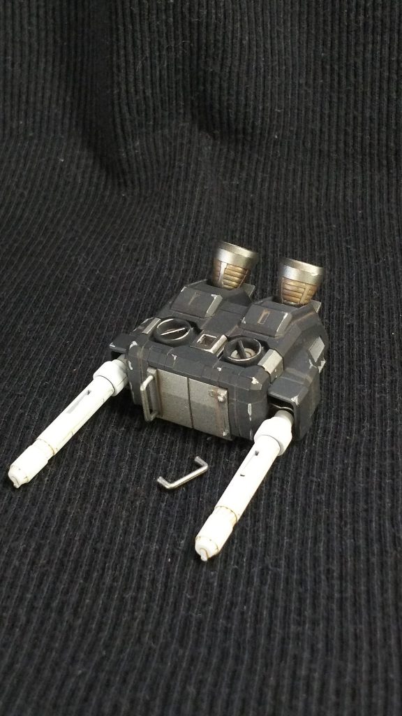 このガンダムの撮影中にポキッっと折れちゃいましたね…。