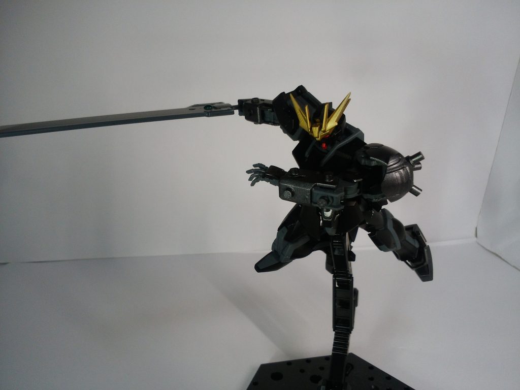 このように元々のストライクの可動を生かしてポージングも可能｡