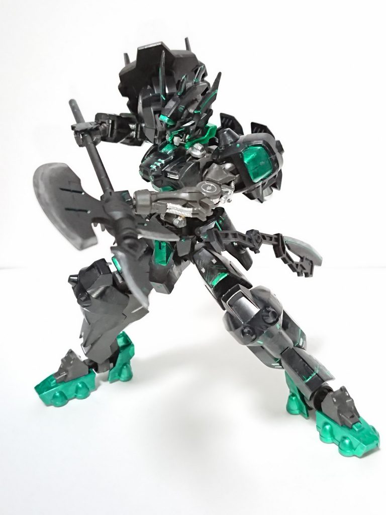 メインウェポンのウヴァルハルバード、再臨に伴い武装もチェンジです。