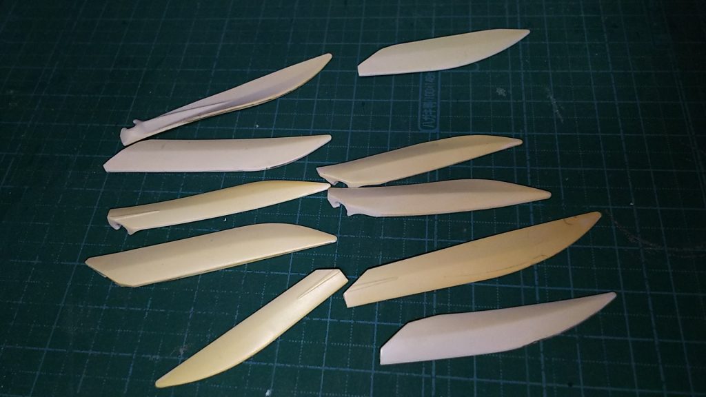 軟質素材だったので見事に黄ばんでいました…。
これが作業をするきっかけに繋がりましたね。