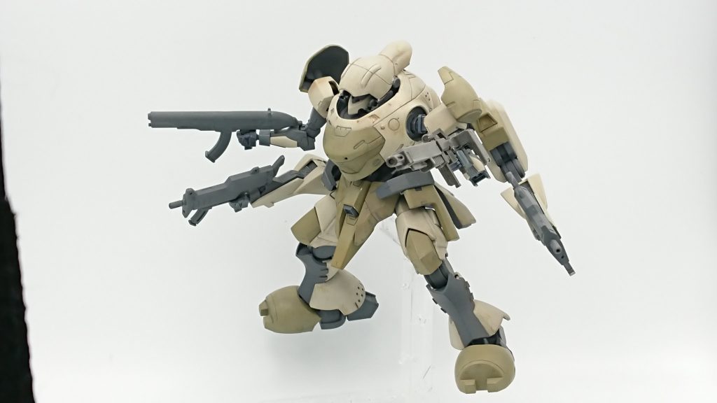 腕が四本あるので、武器を四本持ち百里の頭部セットカメラは性能がよさそうなので阿頼耶識もあいまって、マルチロックオンができそう