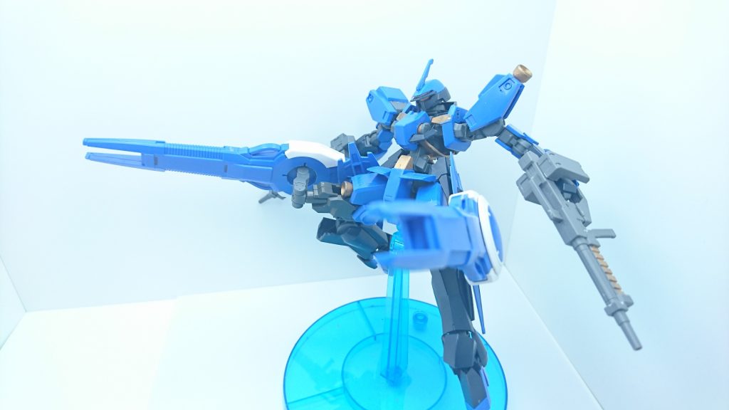 レールガン発射体勢も考えましたが、足が吹き飛ぶと思い没にしました。