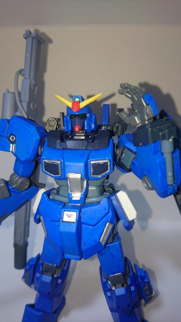 ガンダムフェイスも2号機なのか?とお思いでしょうが、この頭はガンダムMk2です。
この機体の体格で、2号機の頭では小さかったのでMk2にお呼びがかかりました。
