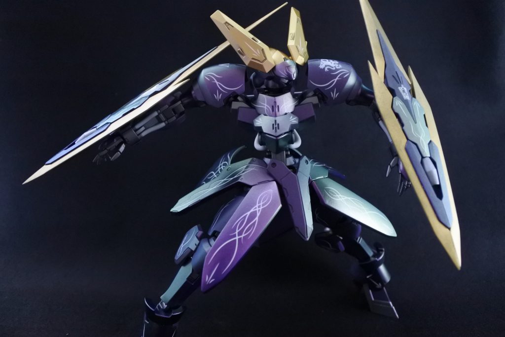 武装① 攻防一体兵装「ヴァルキュリア・シールドブレード」
ヴァルキュリアブレードに使われる超硬金属を生かして、盾として使用することも想定した武装。