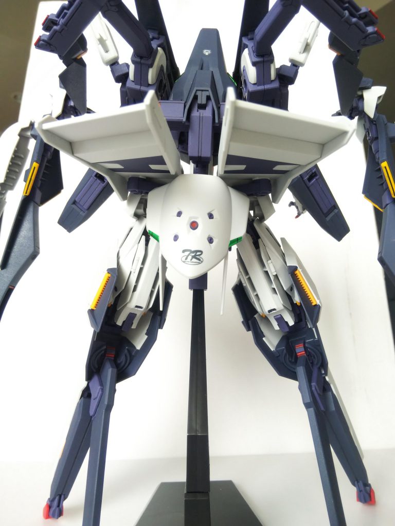 膝の裏のレッドみたいな細かいとこも塗装。実際ここがレッドで正しいかどうかは知りませんが(笑)