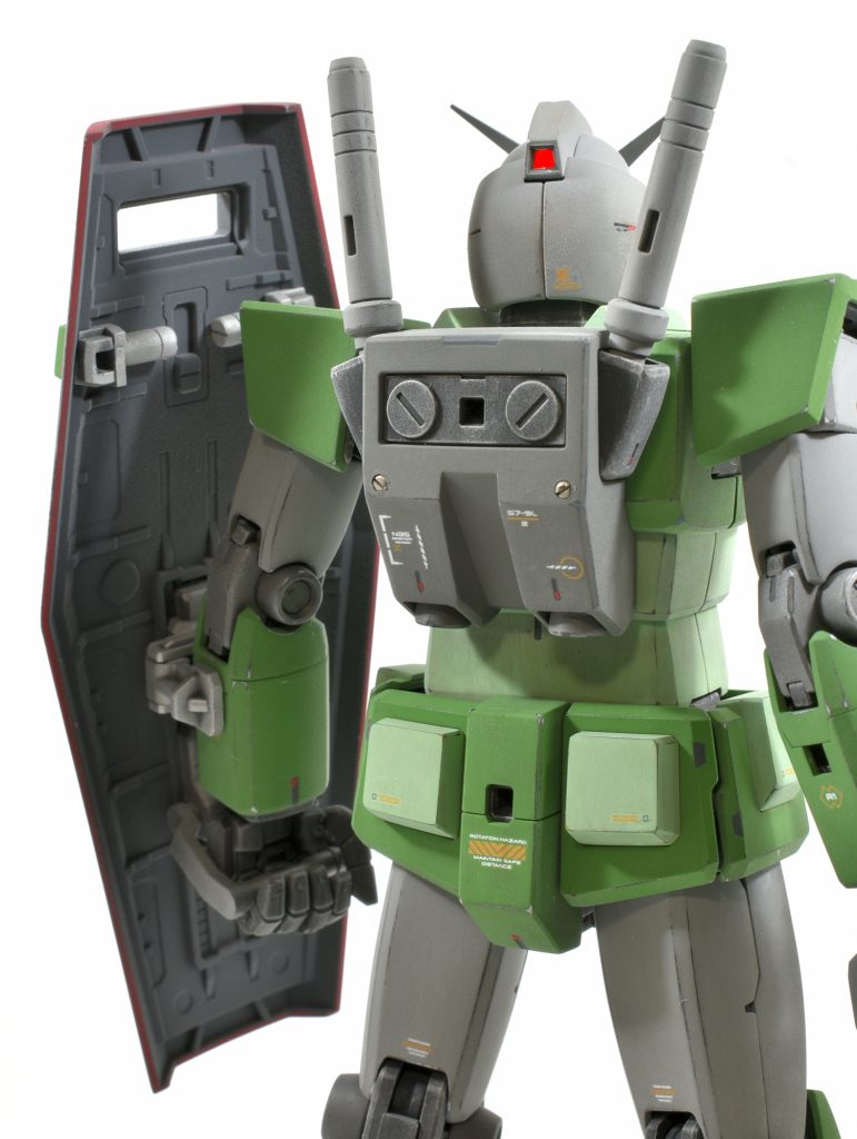 各所のレッドポイントは今回もハセガワのフィニッシュシートを極小サイズに刻んで貼り付けています。プラチップや塗装より手軽で失敗が少ないので個人的に気に入っています。