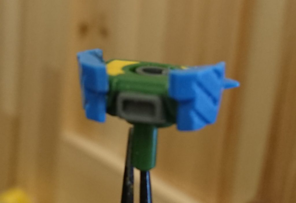 腰部延長パーツ。拡大したので少しボケが目立ちます。