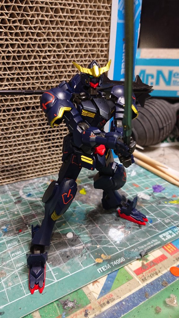 刀構えるポーズは難しいです。