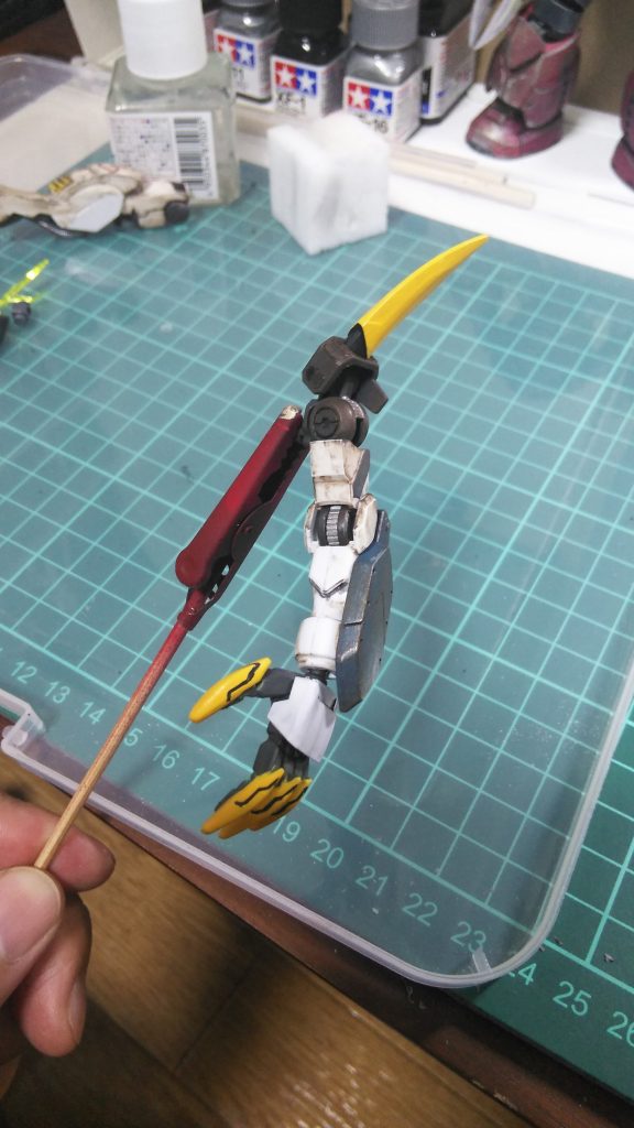 肩の柿の種みたいな爪もズゴックから。