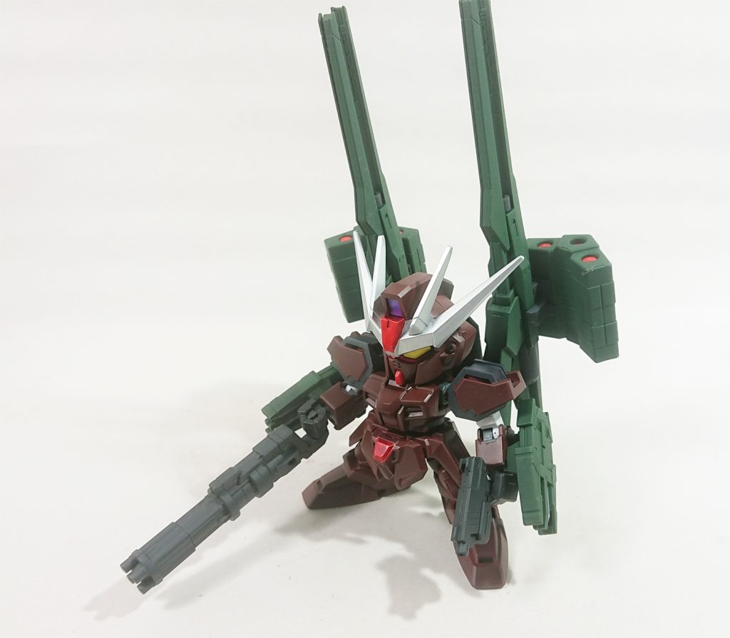 というわけで、オリジナルのSDストライクでした。
ツイッターのとあるハッシュタグに触発され、勢いに任せてざっくり作ってみましたが、結構いい感じに形になってくれたと思います。
色の力は偉大…!!