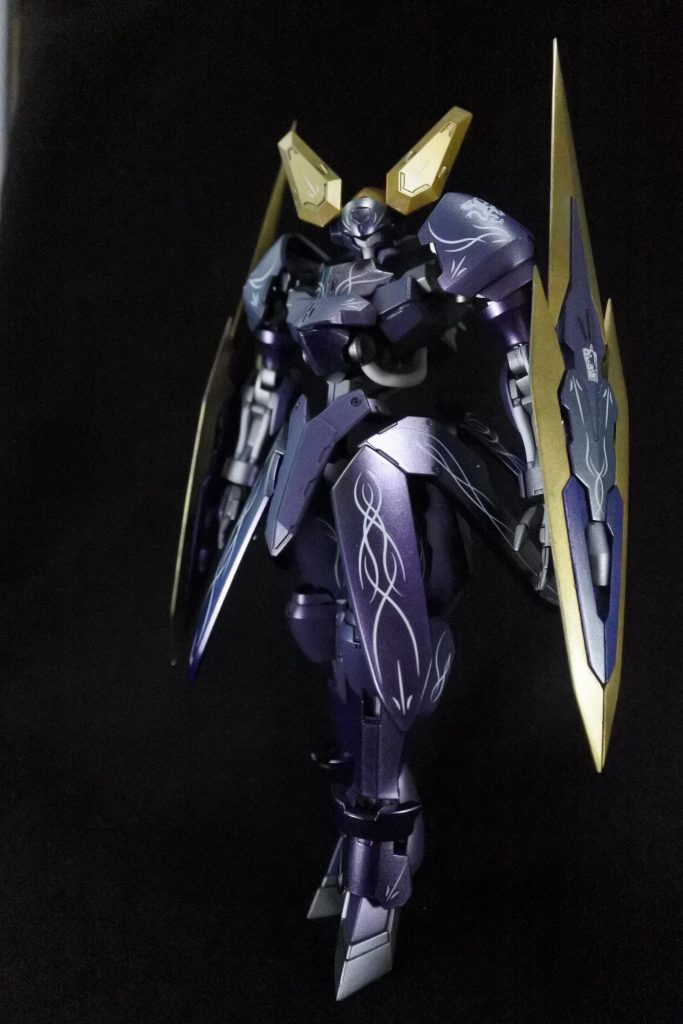 機体コンセプトはキマリスと同様の一撃離脱戦法を想定している。