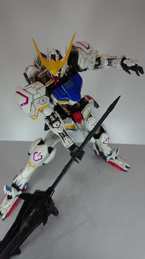 メイスを持たせてポージングさせてみました。