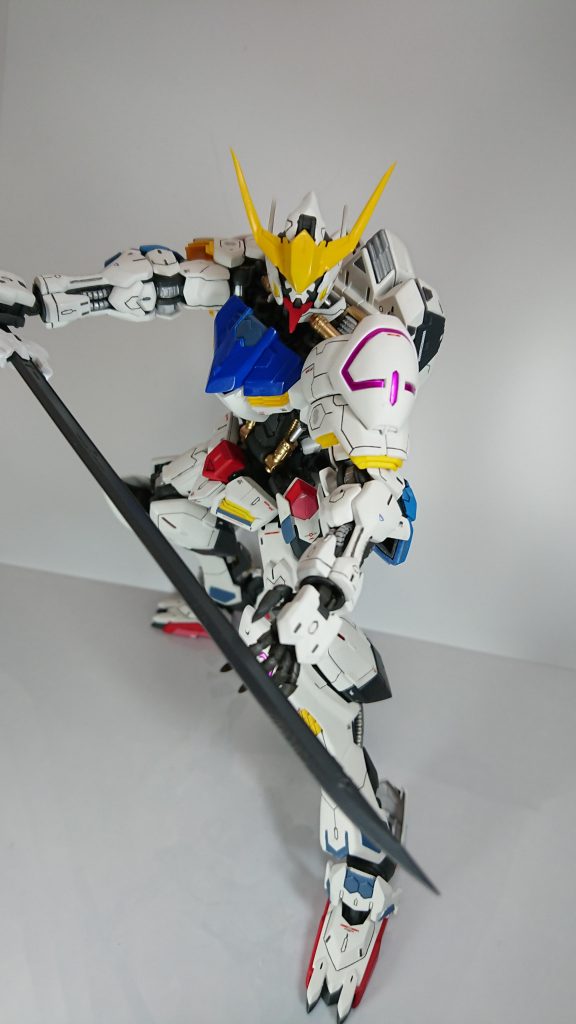 刀も持たせてみました。