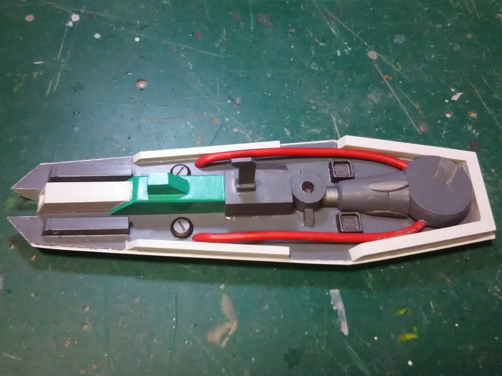 対ビームコティングされたシールドに大型ビームライフル、グレネード、Iフィールド発生器、小型ジェネレーター、コンデンサー３つ装備の盾です。