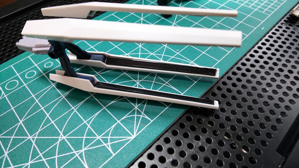 結束バンドは短くきりそのままはめ込むだけでそれっぽく見えるのでオススメですよー