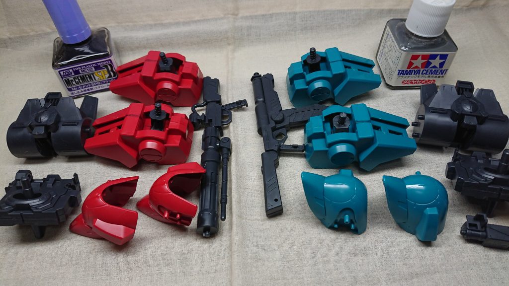 クェス機と一緒にパーツ接着。