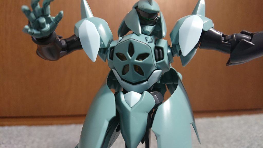 胸部ビームスパイクはシールが付いてましたがせっかくのクリアパーツなので貼ってないです